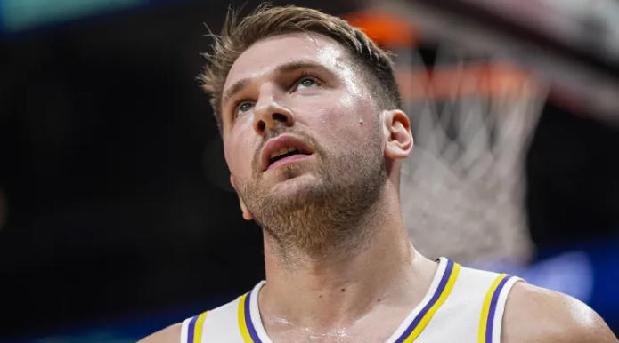 洛杉矶湖人队收购加福德，以东契奇为核心重建阵容