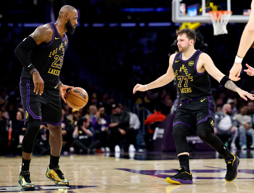 勒布朗·詹姆斯是在适应，而非单纯“融入”